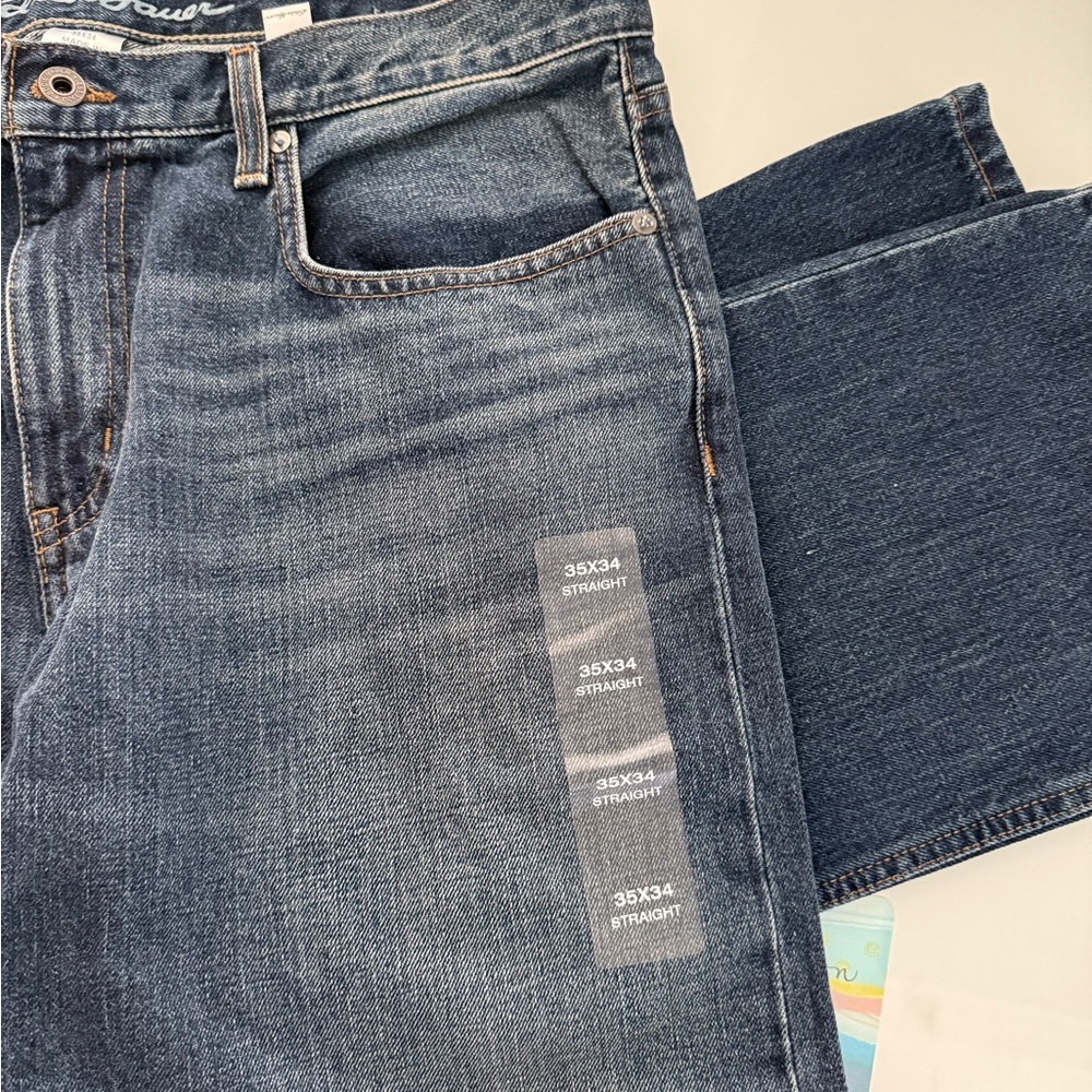 Eddie Bauer Men's Straight Leg Jeans in Medium Blue Wash - Picture 2 of 3